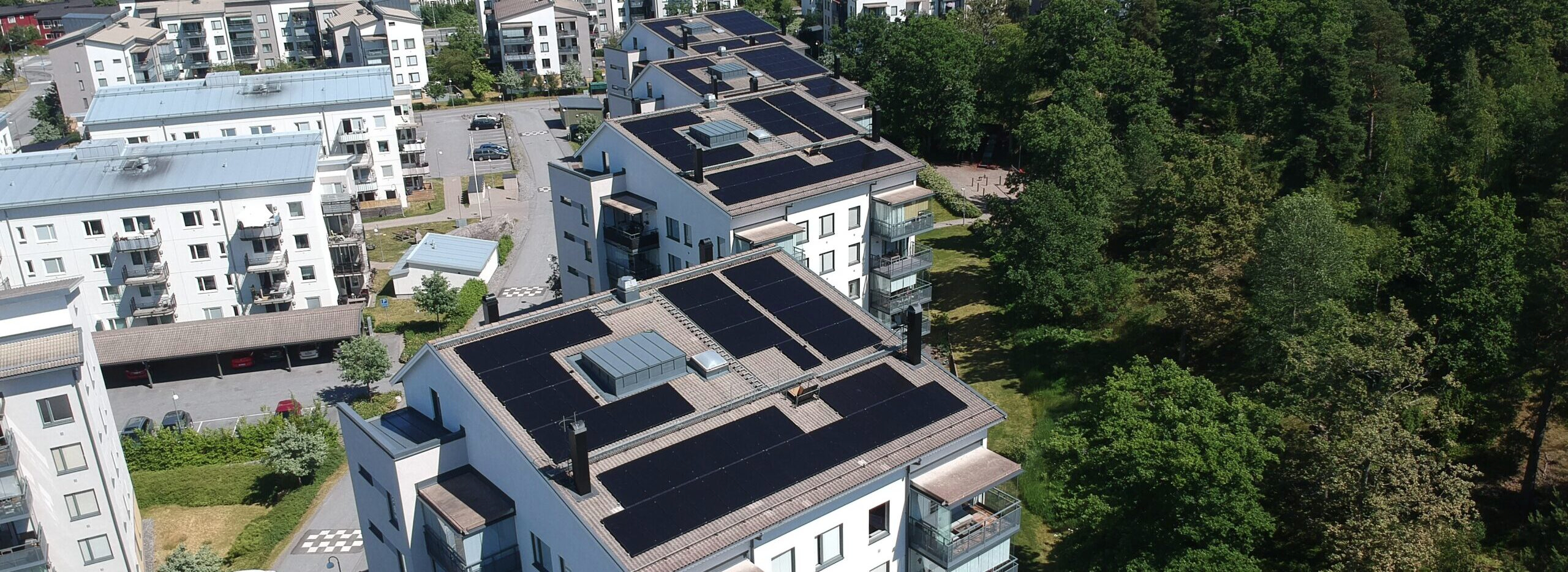 Solceller till bostadsfastigheter – vägen till maximal avkastning